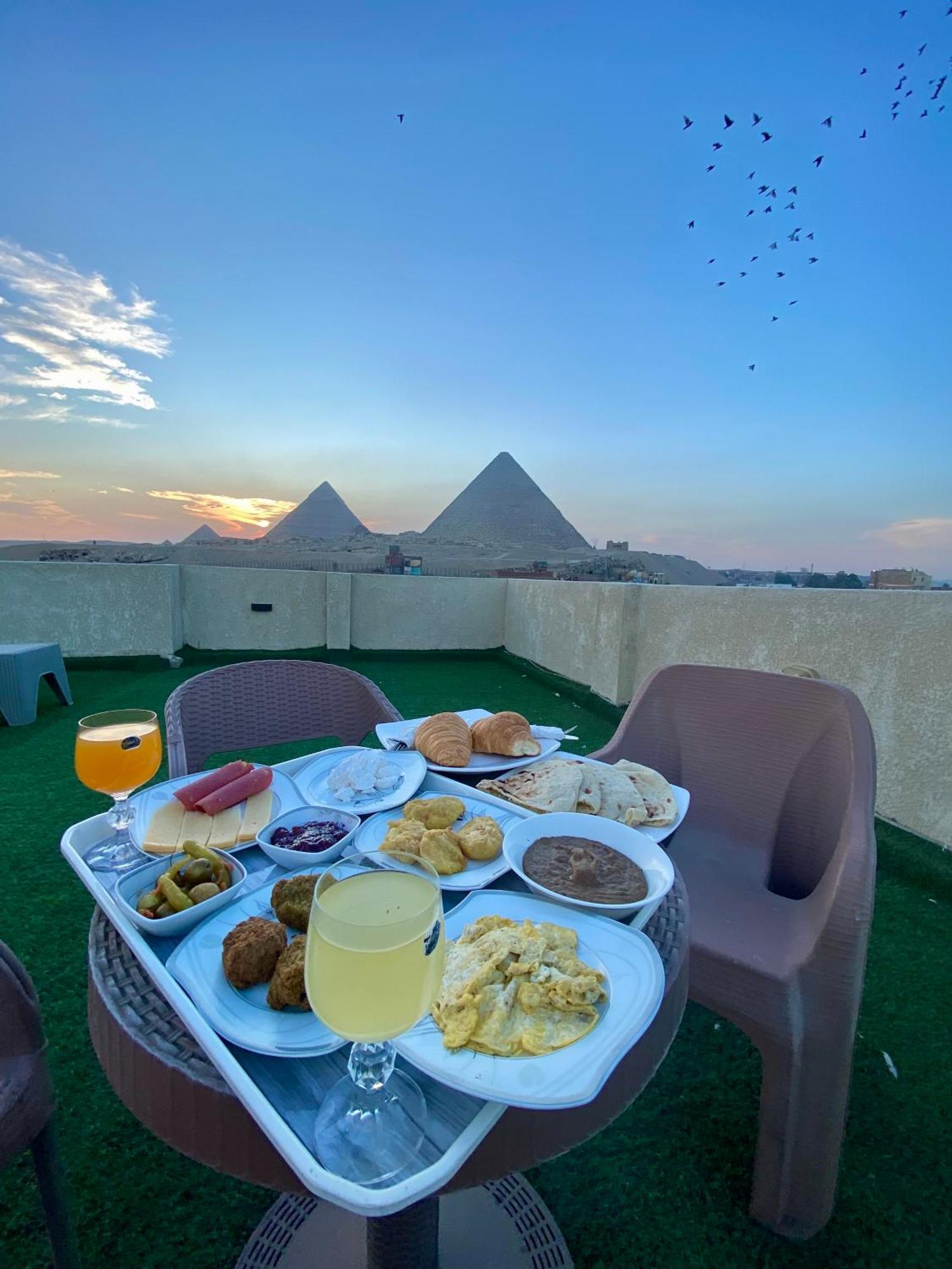 Isis Pyramids View Inn Kafret el-Gabal Exterior foto